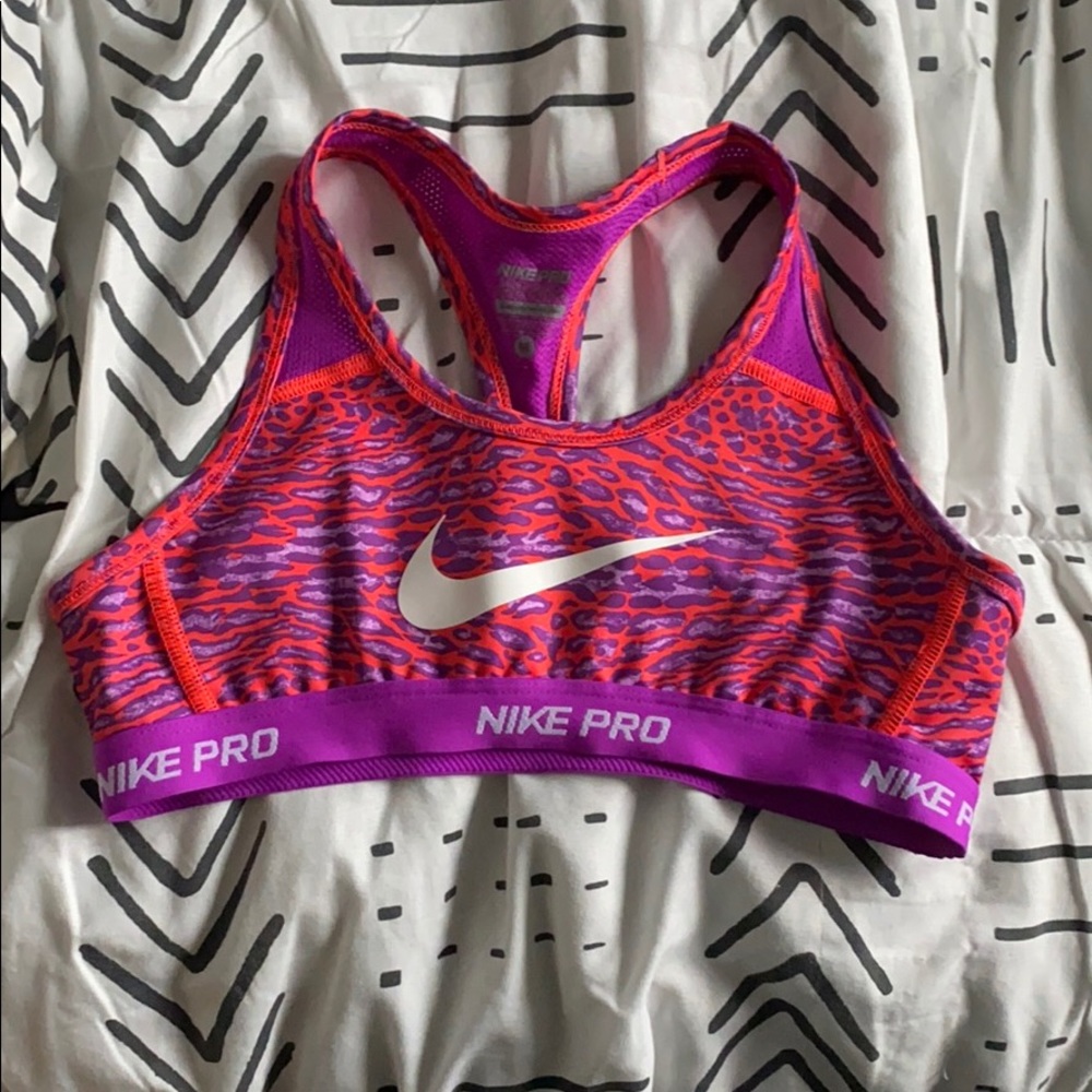 NWOT NIKE sports bra
